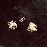 Wyland’s 14K Yellow Gold Mini Sea Turtle Post Earrings